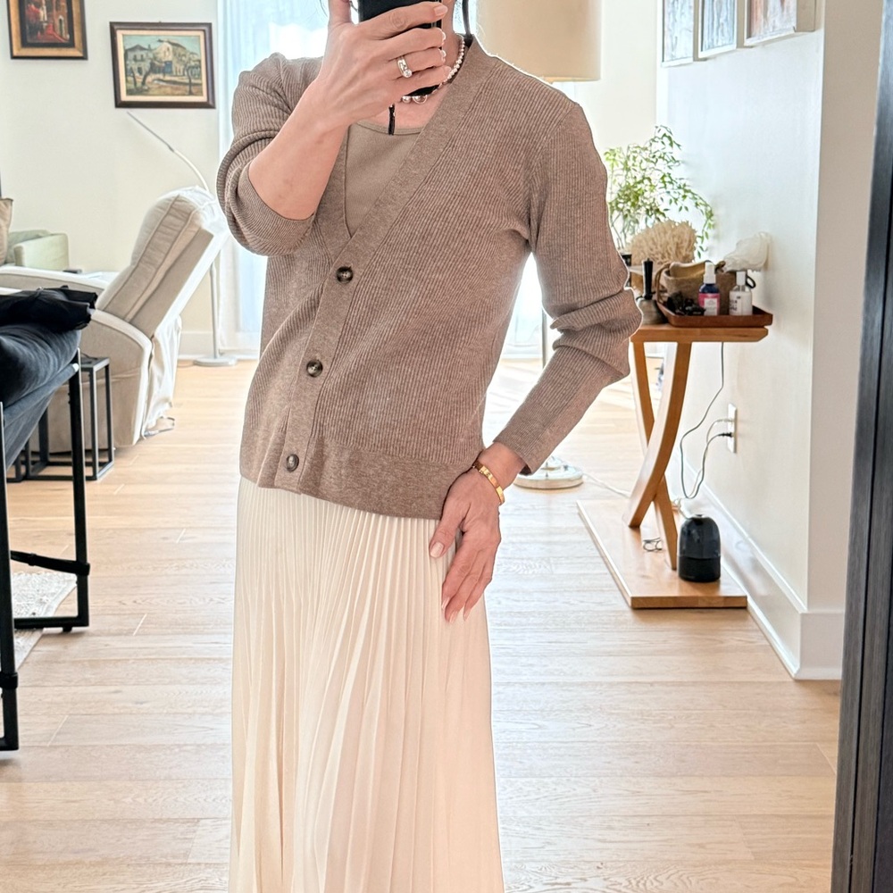 Uniqlo V neck cardigan size S - Picture 2 of 10